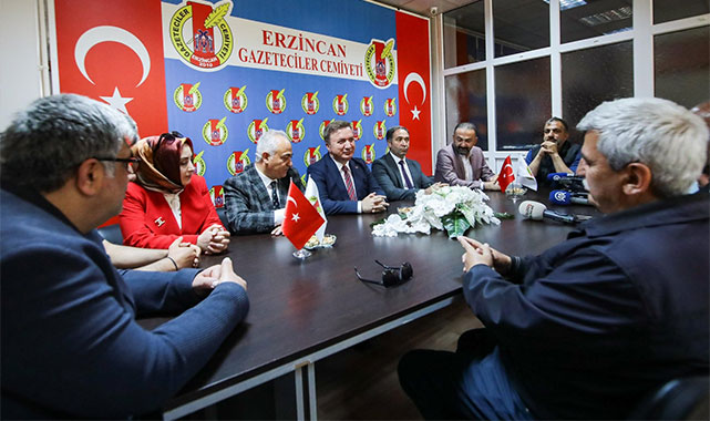 ''Basın, demokrasinin temel taşlarından biri'';