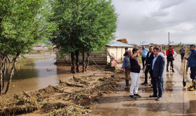 Şiddetli yağmur ve dolu sele neden oldu