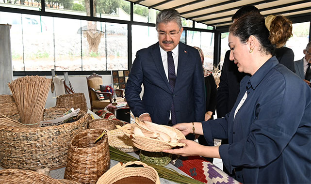 Vali Yılmaz'dan kadın emeği ürünlere övgü dolu sözler;