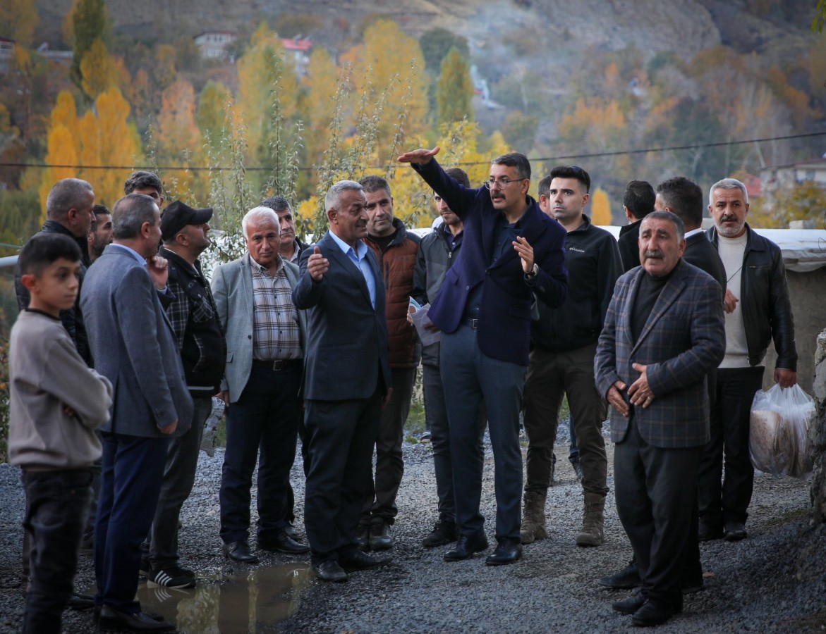 Bir günde 4 mahallede inceleme yaptı