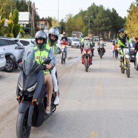 Motosiklet kullandı, ip atladı, mangalda köfte pişirdi