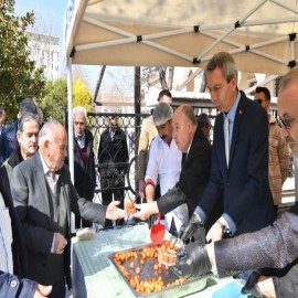 Lokma hayrına katıldı