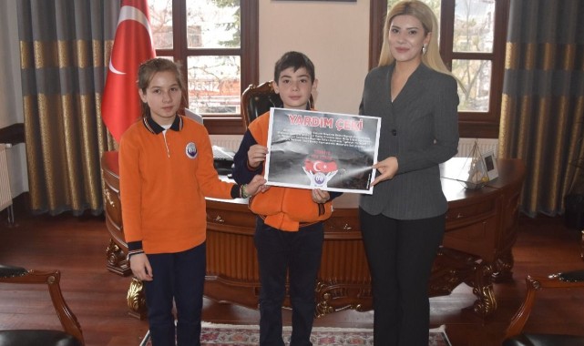 İmam hatip öğrencilerinden depremzedelere yardım