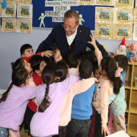 Miniklerin Vali amca sevgisi