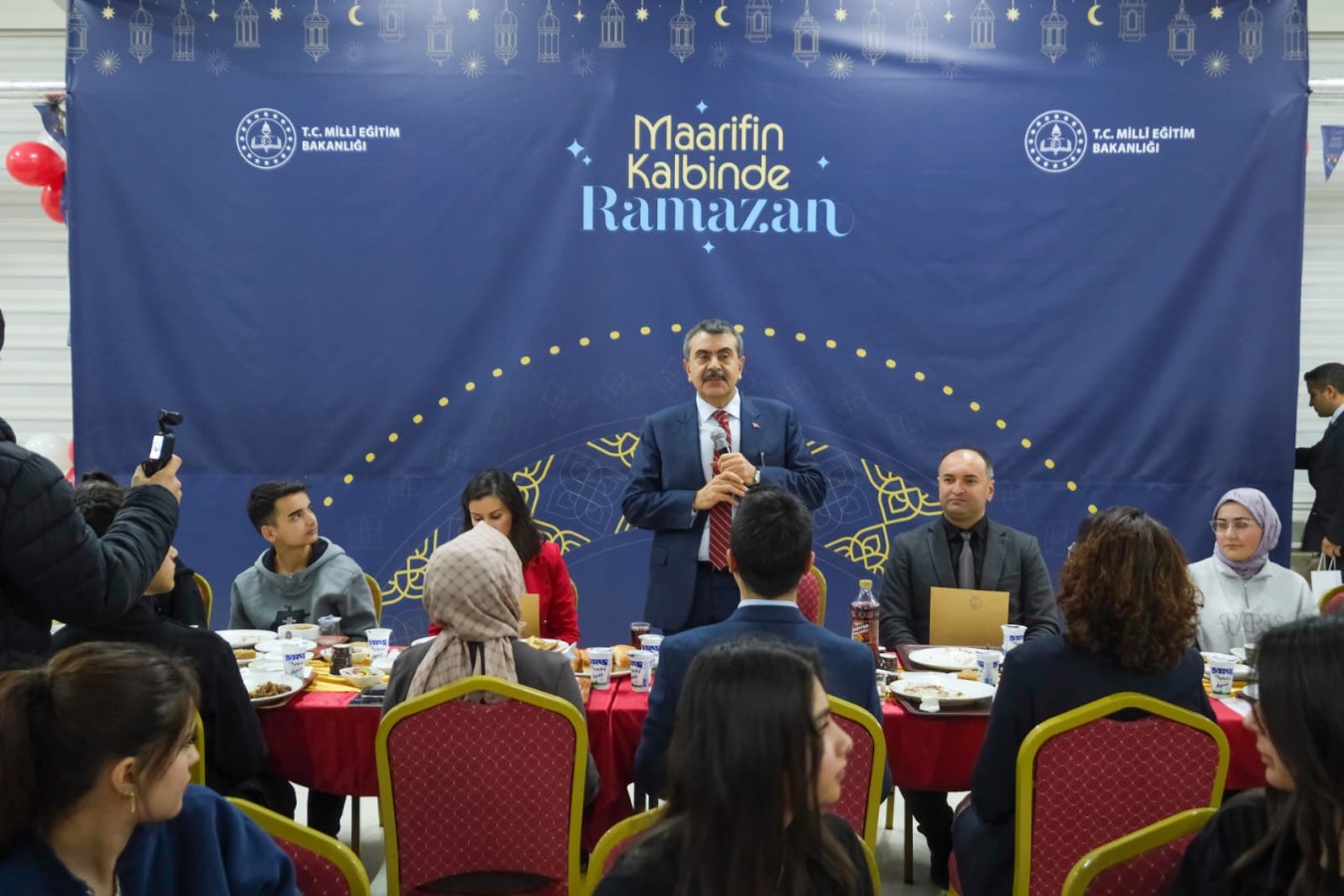 Bakan Tekin Karaman’da eğitim camiasıyla iftarda buluştu