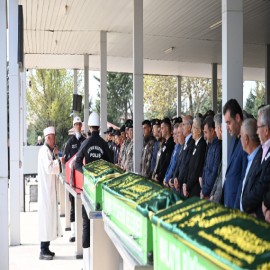 Polis memuru, eşi, oğlu ve kızı gözyaşları ile uğurlandı