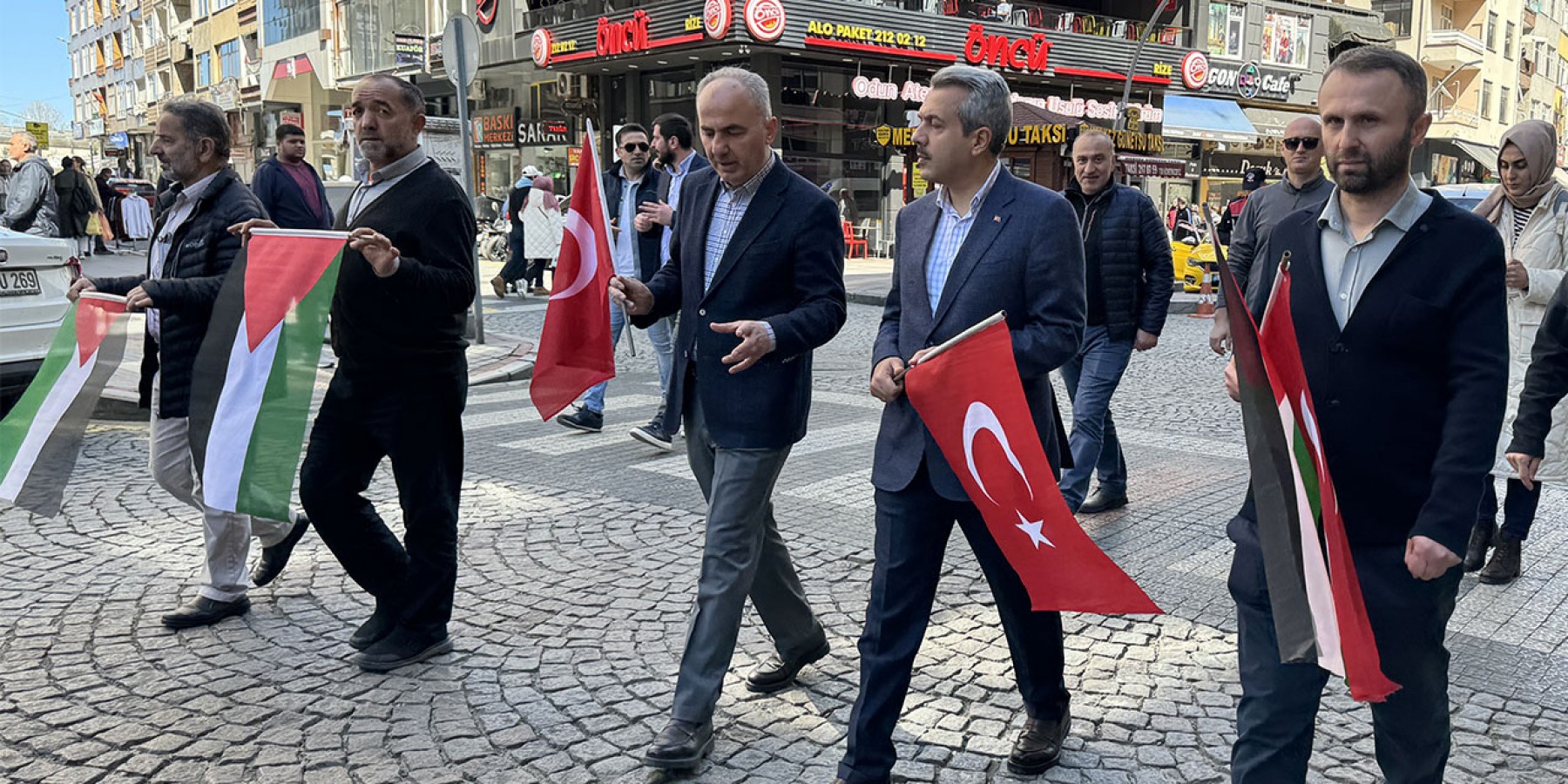 “Sabırla ve azimle zulme karşı duranlar olacağız!”;