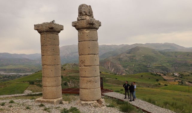 Depremin zarar verdiği tarihi eserler onarılıyor