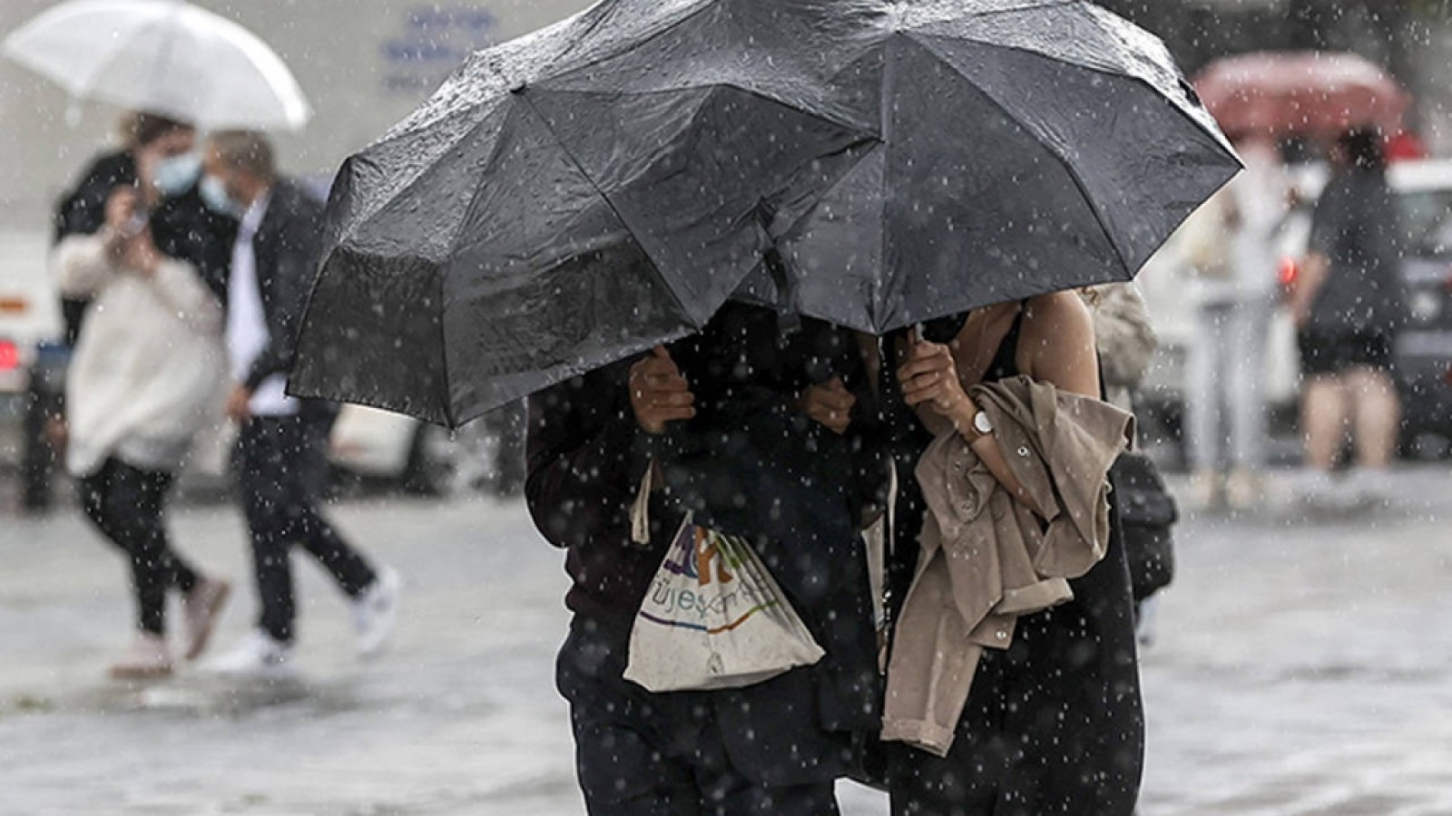 18 il için sarı alarm verildi: 4 bölgede sağanak yağmur var;