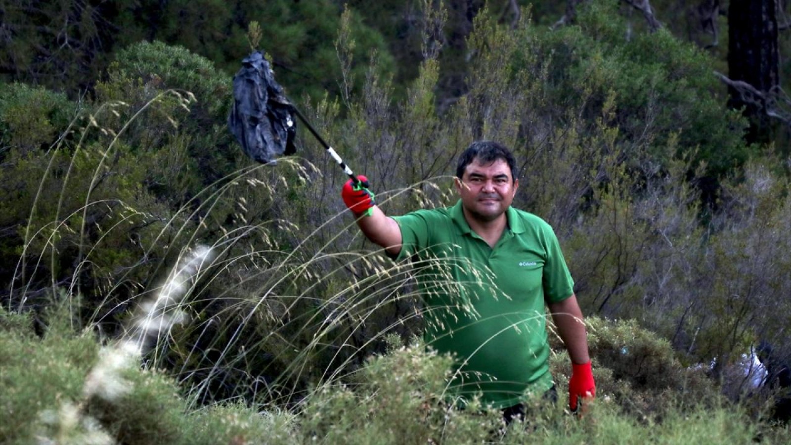 2 poşet çöp toplayan kaymakamdan tepki: Herkes çöpünü dışarı atıyor