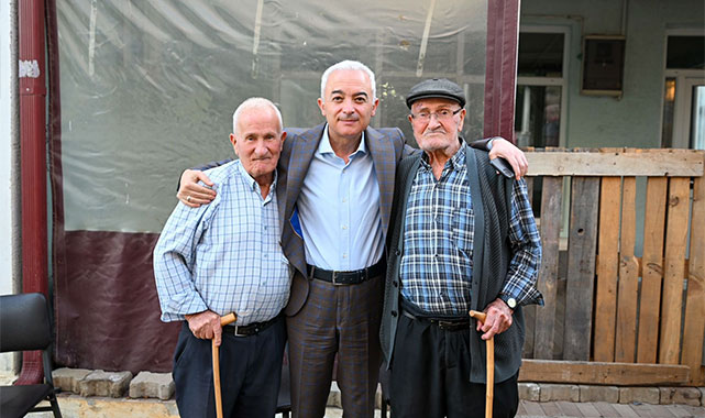 Vali Turan köy büyüklerinin elini öptü, hayır duasını aldı;