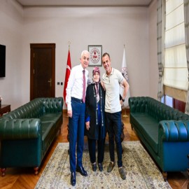 Vali Turan’dan anlamlı buluşma: Yıllar sonra makamında ağırladı