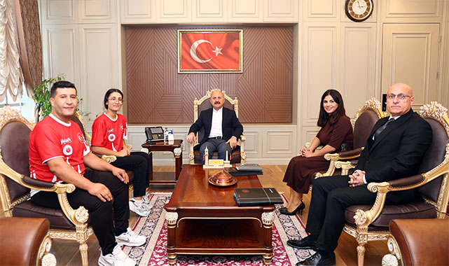 Dünya ikincisi Ayşe İkra Erdoğan, validen ödül aldı;