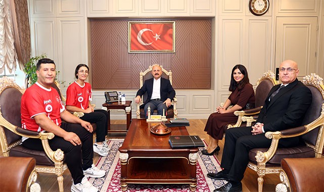 Dünya ikincisi Ayşe İkra Erdoğan, validen ödül aldı