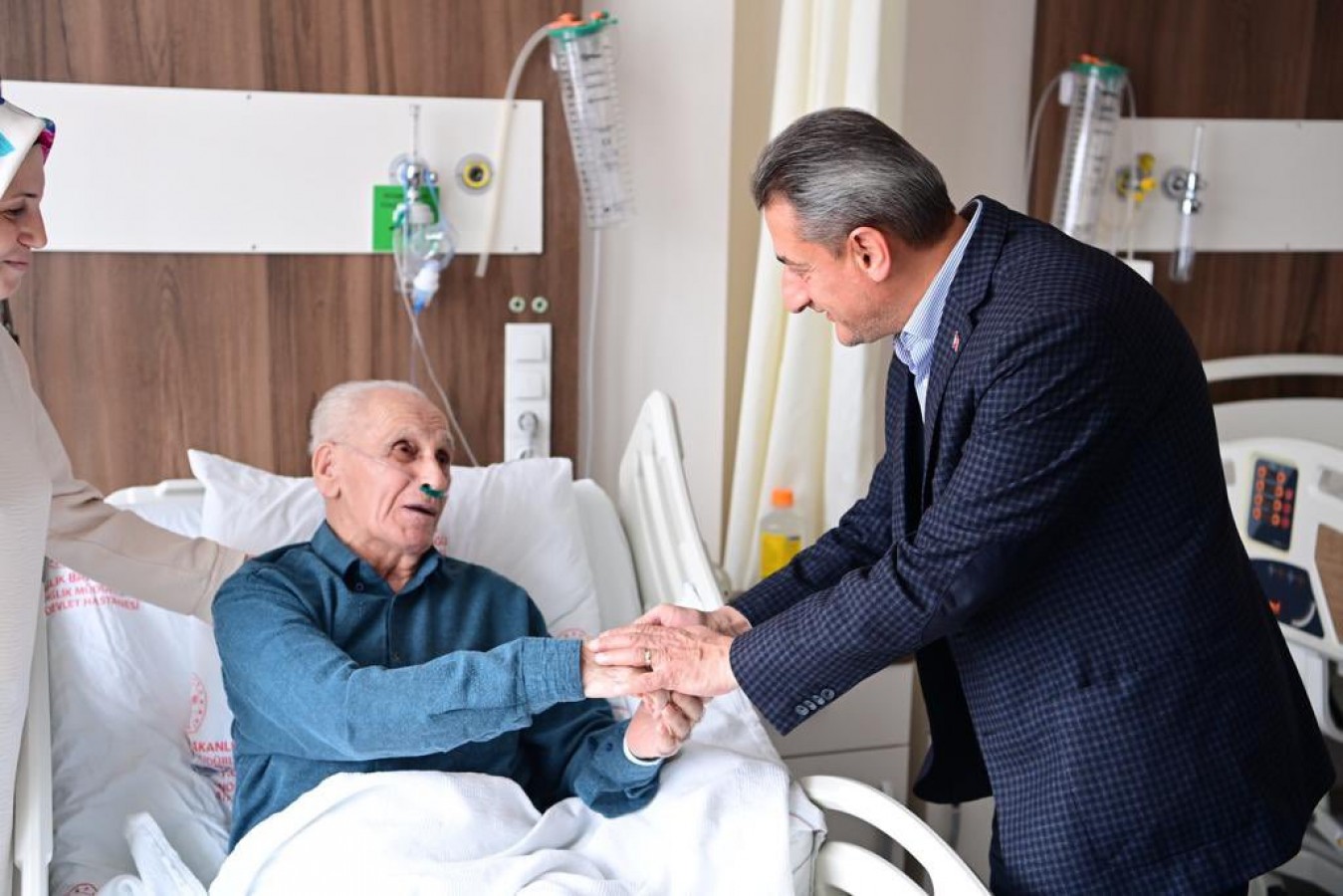 90 yaşındaki Kore Gazisini hastanede yalnız bırakmadı