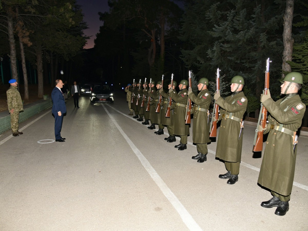 "Ordumuzun göz bebeği komandolarımızı Allah her daim korusun";