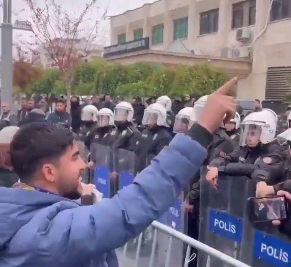 "Vali çık lan buraya" diyen şahıs gözaltına alındı;