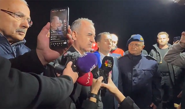 Ordu'daki göçükte bekleyiş sürüyor! Ekipler, kamyon şoförüne  ulaşmaya çalışıyor