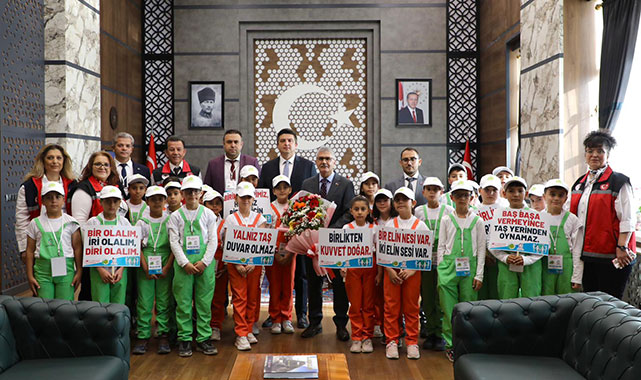 ''Sizler, hem doğayı koruyacak hem de bilgiyle büyüyecek nesillersiniz'';