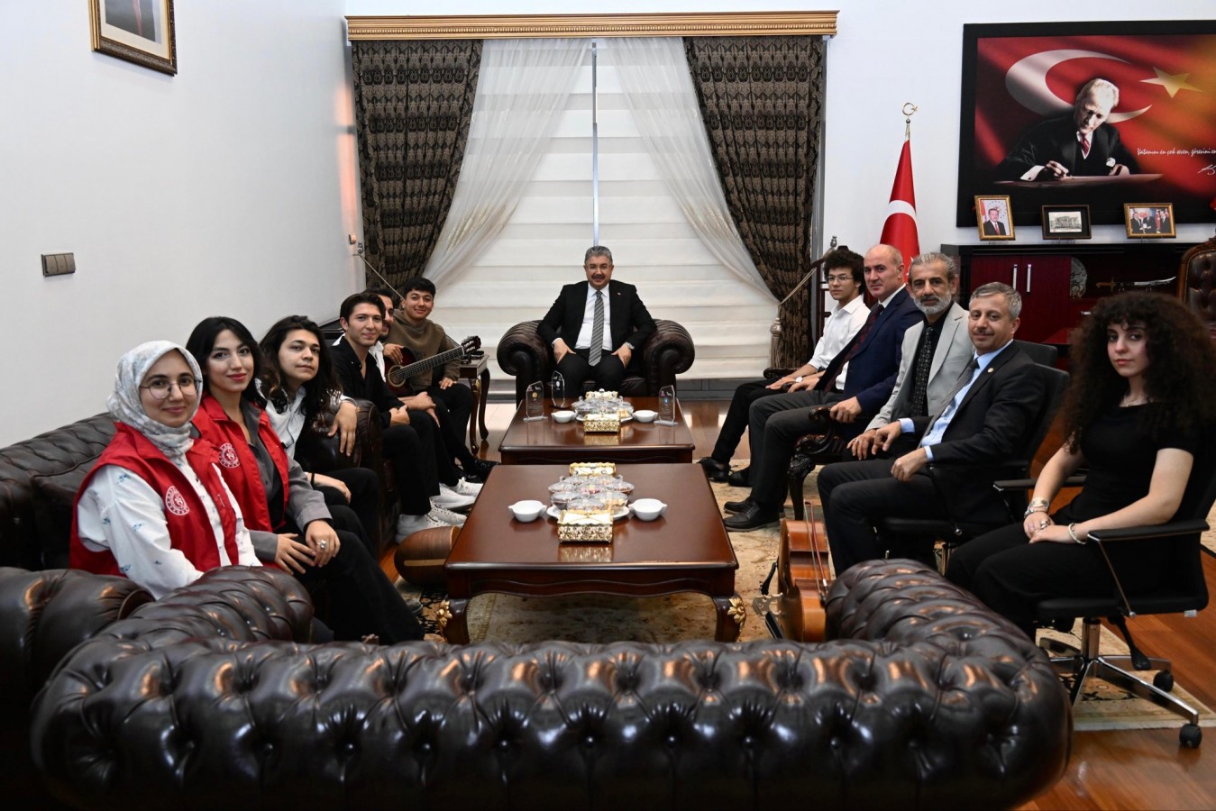 ''Gençlerimizin yetenekleri ve çalışkanlıkları bizi gururlandırıyor'';