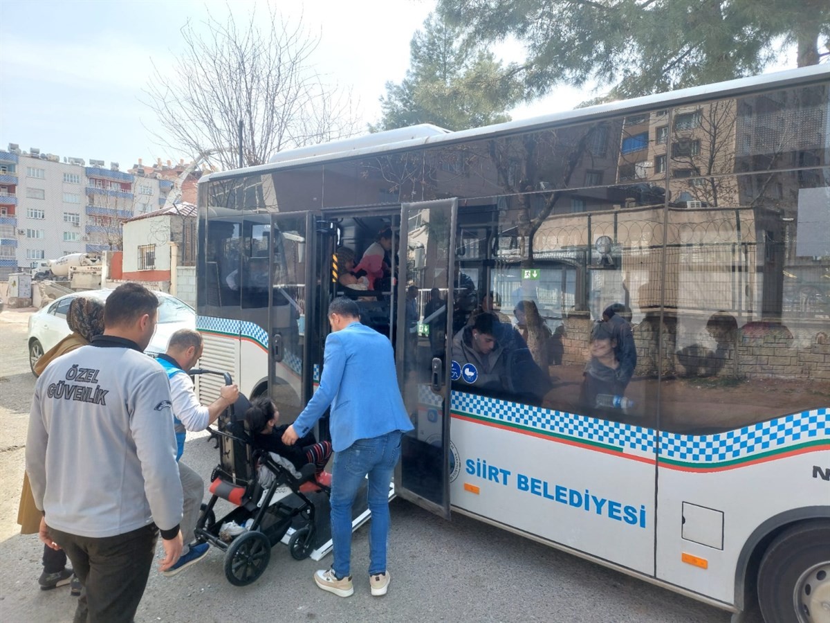 Depremzede aile ve çocuklara moral gezisi