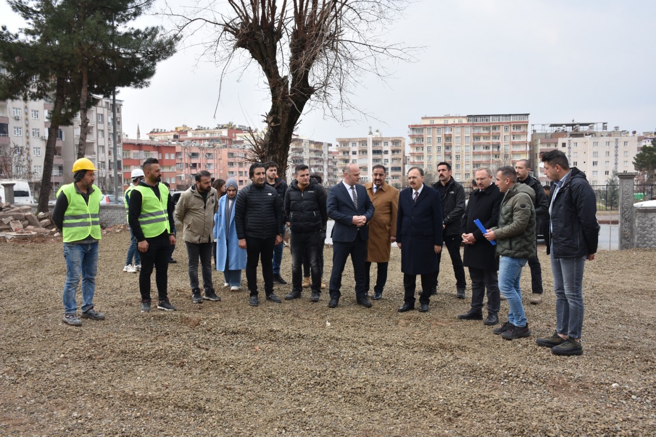 İnşaatı devam eden okullar için talimat verdi;