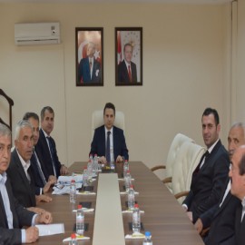 Hakkari’deki köy muhtarlarının taleplerini dinledi