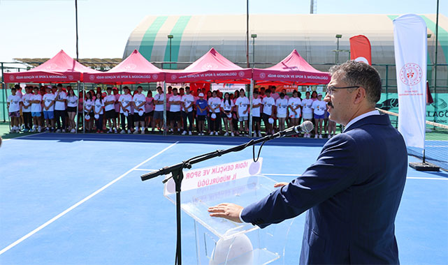 Iğdır'da 5. Kayısı Cup başladı: ''Umuyorum ki buradan Wimbledon'a uzanan yolculuklara şahit olacağız'';