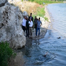 Eğirdir Gölü'nde endişelendiren görüntü! Sahaya inen Vali Erin’den talimat