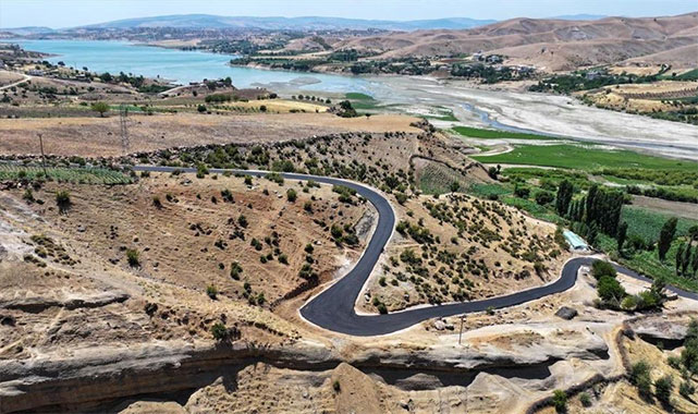''Kırsal bölgelerde yol yapımı, göçü azaltmanın önemli bir aracıdır'';