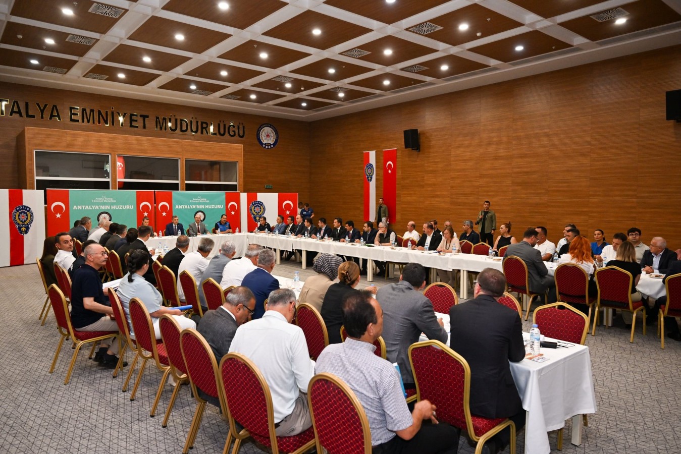 Antalya’da sokak köpeklerine doğal yaşam alanı kurulacak;