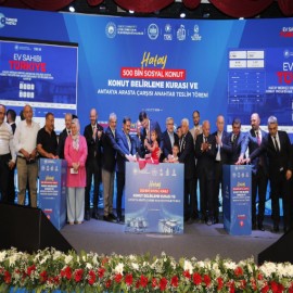 Hatay’da çifte heyecan: Bakan Kurum’un katılımıyla konut kurası ve Arasta Çarşısı töreni yapıldı
