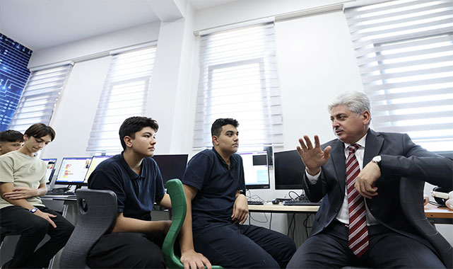 ''Öğretmenler eğitimde kaliteyi artıran en önemli unsur'';