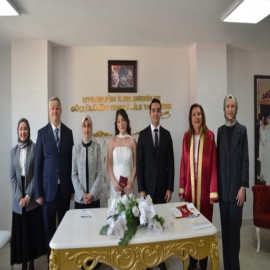Kaymakam Güneş ve Emniyet Müdürü Akbulut, genç çiftin nikâhına şahitlik etti