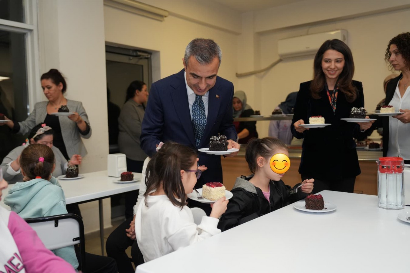 ''Her çocuğun tebessümü, yarınlarımızın en güçlü umududur'';