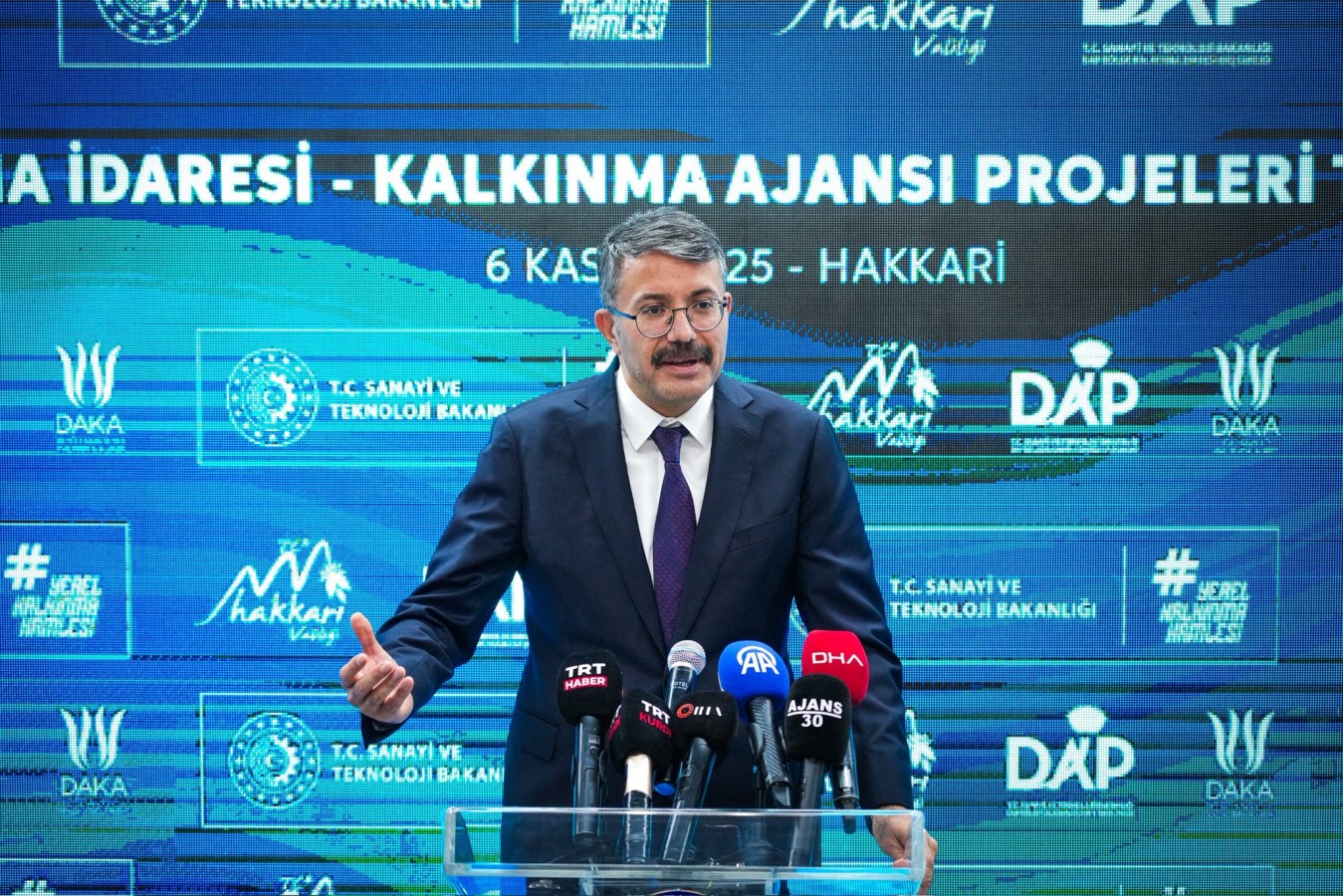 "Hakkari'nin yarınları çok parlak";