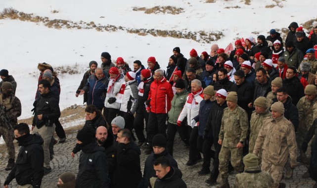 Sarıkamış şehitleri, 108. yılda binlerce kişinin katıldığı yürüyüşle anıldı