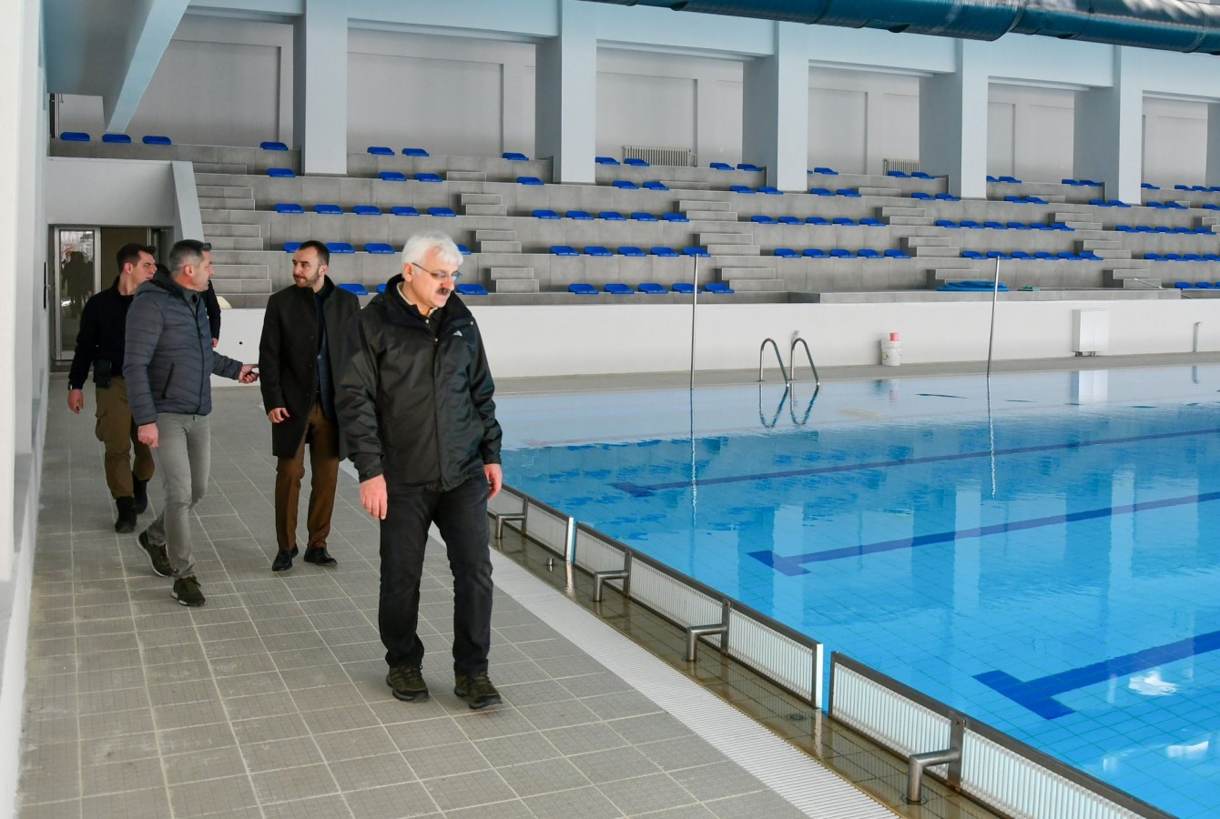 Yarı olimpik yüzme havuzu açıldı