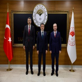 Vali Çelik, Bakan Yumaklı ile Hakkâri’nin tarım taleplerini görüştü