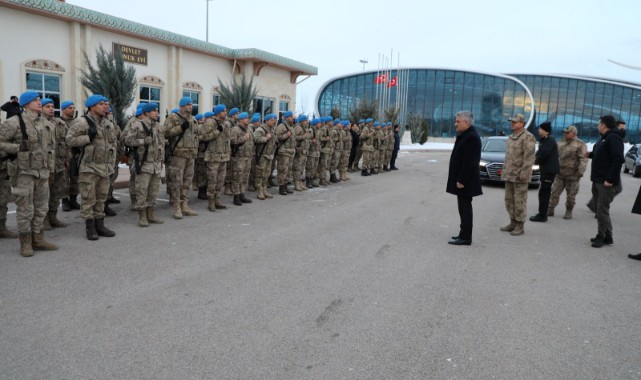 Komandoları deprem bölgesine uğurladı