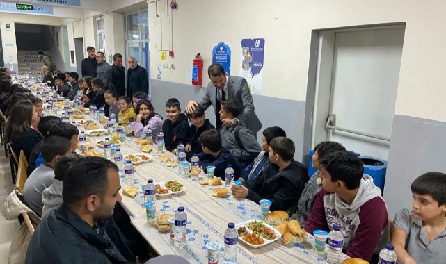 İmam hatip öğrencileriyle iftar