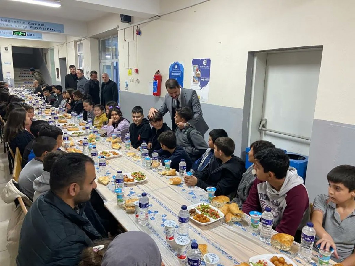 İmam hatip öğrencileriyle iftar