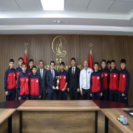 Kaymakam, Arsuz'u gururlandıran öğrencileri tebrik etti