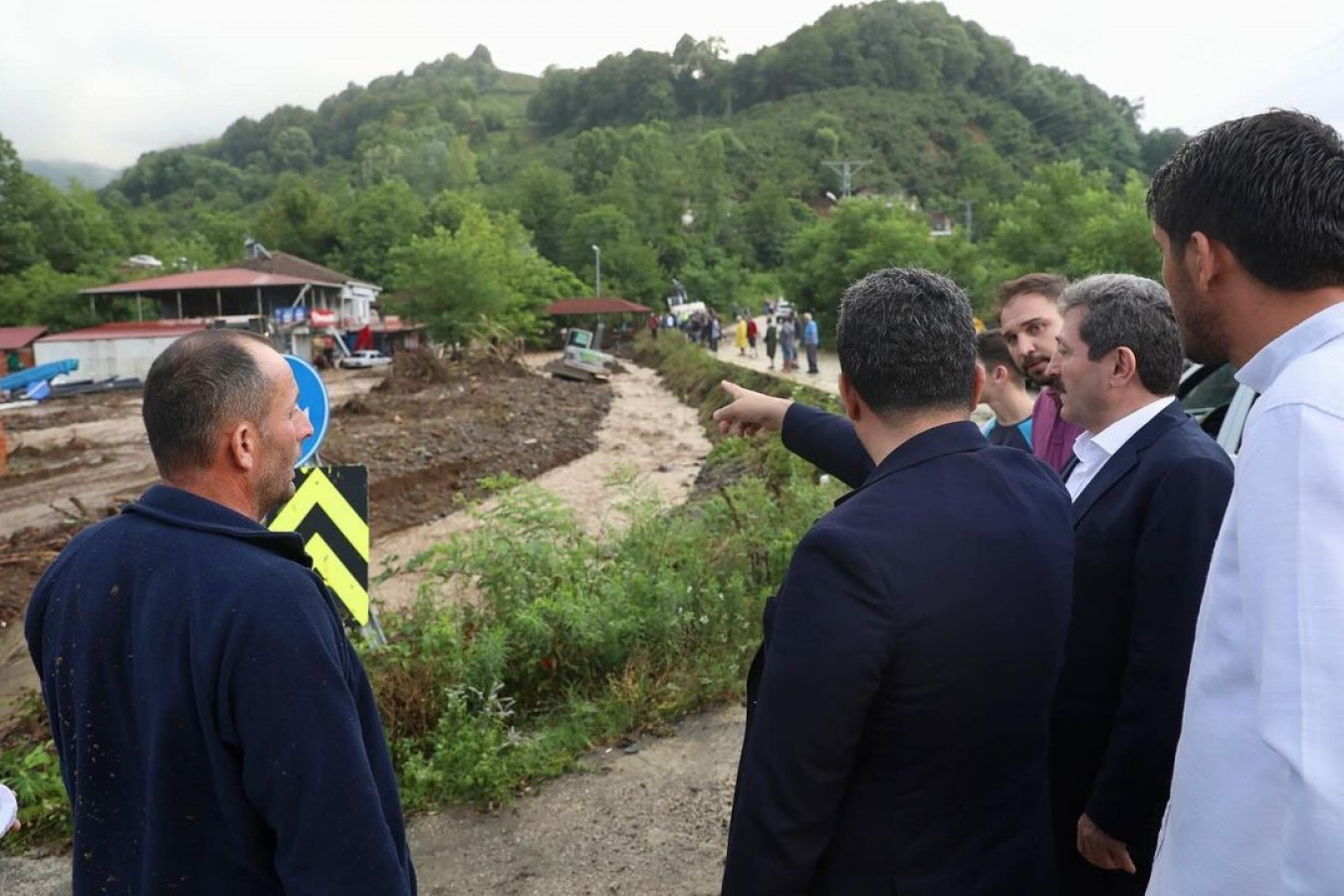 "Yağıştan etkilenen vatandaşlarımızın yanındayız";