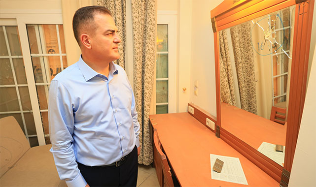 ''Odalardaki kurşun izleri ve kırık camlar, o geceki saldırının şiddetini gözler önüne seriyor'';