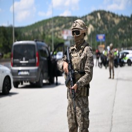 Bakan Çiftçi'den, NATO Zirvesi'nde görev yapan polislere teşekkür