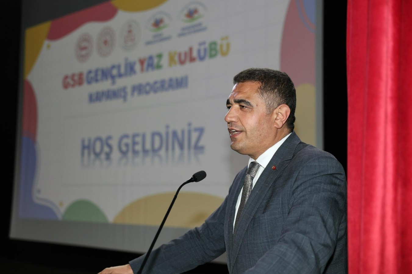 Vali Aslan, kişisel gelişimlerine gönül veren gençleri tebrik etti;