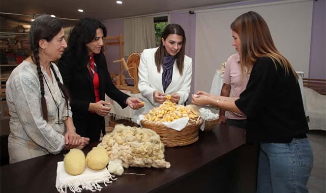 Esra Masatlı, coğrafi işaretli Hatay Sarısı İpeği üretimini yerinde inceledi