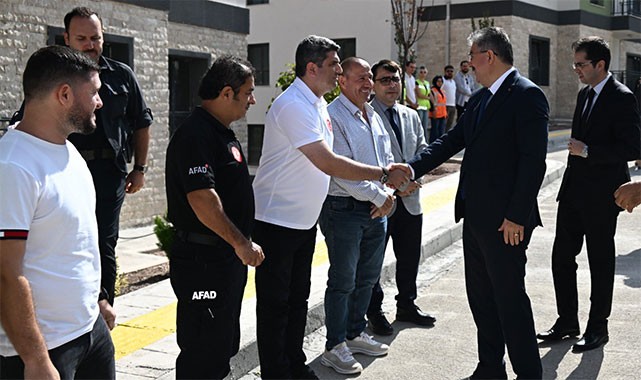Vali Yılmaz'dan Bahçe'deki deprem konutlarında inceleme: ''570 deprem konutunda sona gelindi''