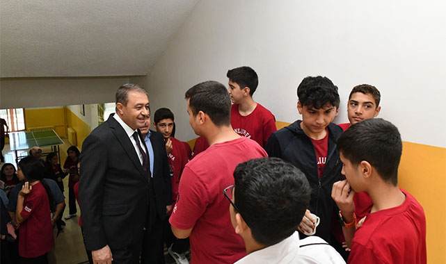 ''Vatanına ve milletine bağlı, bireyler yetiştirerek onları topluma kazandırmalıyız'';